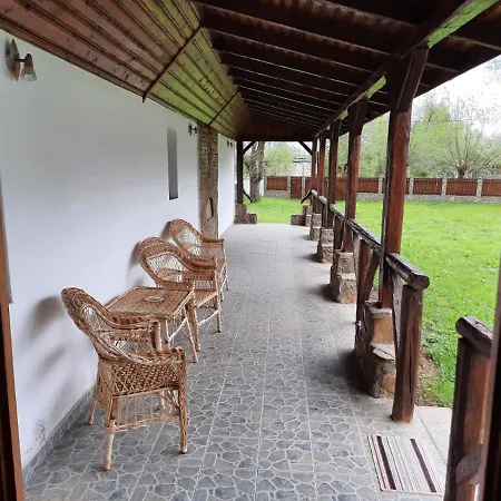 Casa De Peste Apa Pesteana Exterior photo