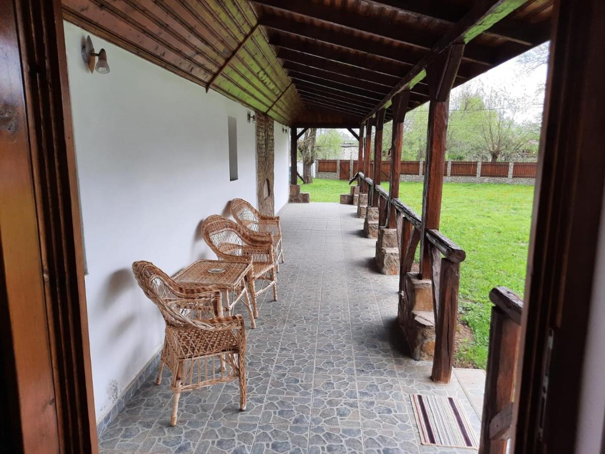 Casa De Peste Apa *